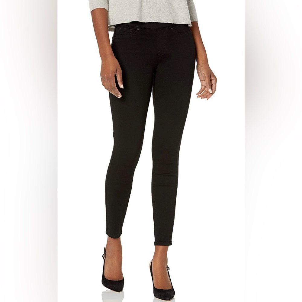 NWT Signature by Levi Strauss Women's Size Totally Shaping Pull-On Skinny Jeans
